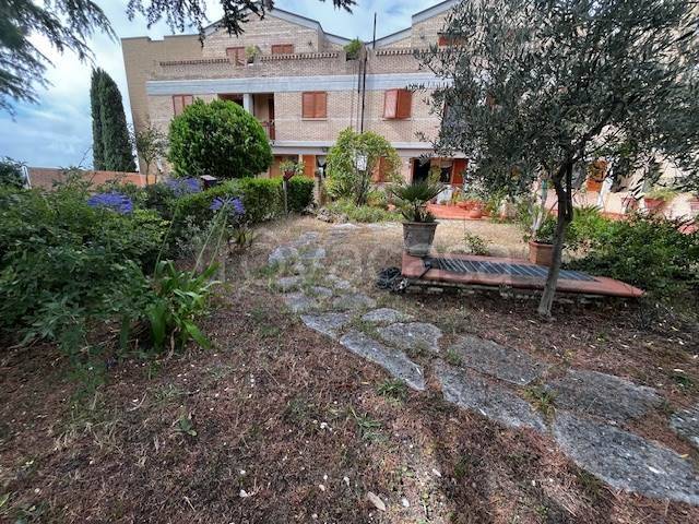 casa indipendente in vendita ad Ancona in zona Piano San Lazzaro