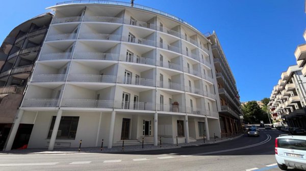 appartamento in vendita ad Ancona in zona Adriatico