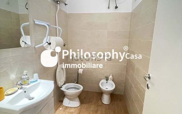 ufficio in vendita ad Ancona in zona Adriatico