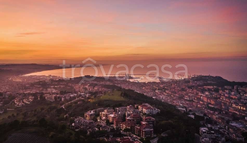 appartamento in vendita ad Ancona in zona Piano San Lazzaro
