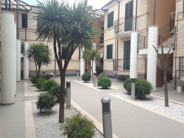 casa indipendente in vendita ad Ancona in zona Vallemiano