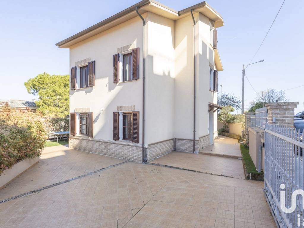 casa indipendente in vendita ad Ancona in zona Torrette