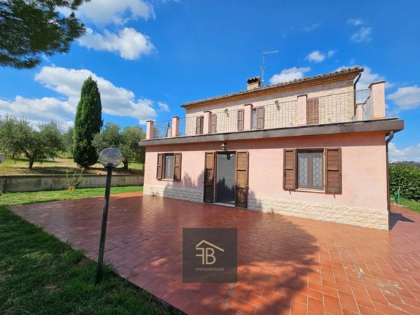 casa indipendente in vendita ad Ancona in zona Piano San Lazzaro