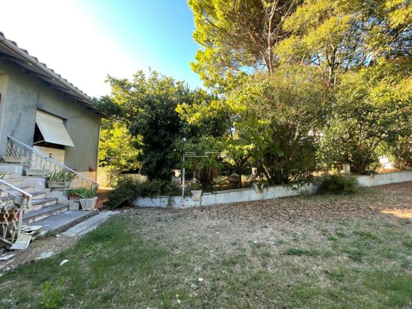 casa indipendente in vendita ad Ancona in zona Candia