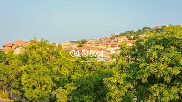appartamento in vendita ad Ancona in zona Adriatico