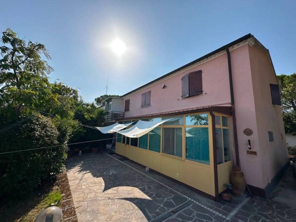 casa indipendente in vendita ad Ancona in zona Montesicuro