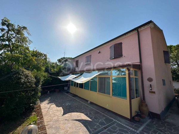 casa indipendente in vendita ad Ancona in zona Montesicuro