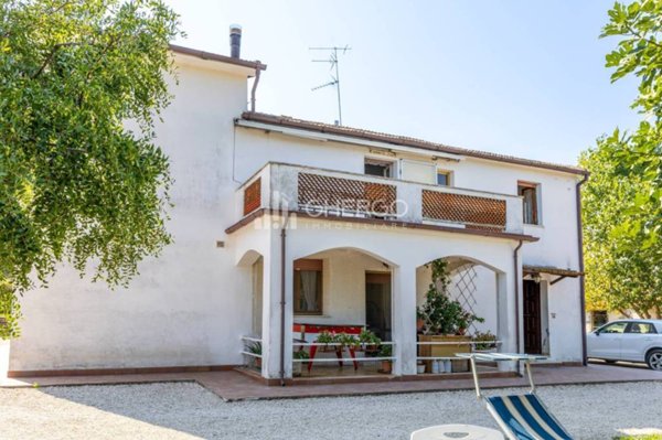 casa indipendente in vendita ad Ancona in zona Casette Di Paterno