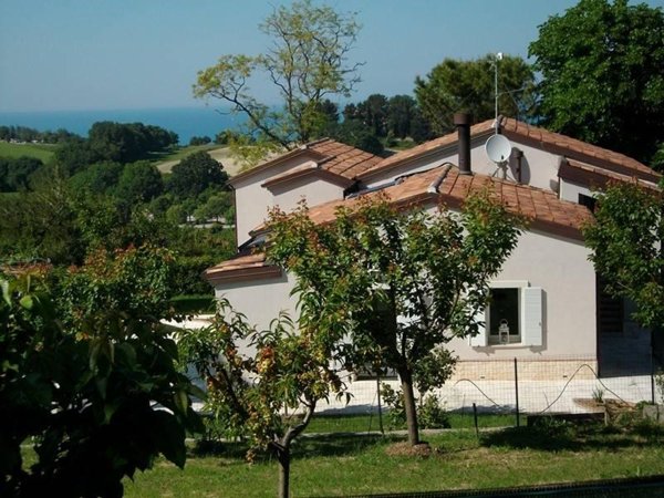 casa indipendente in vendita ad Ancona in zona Piano San Lazzaro