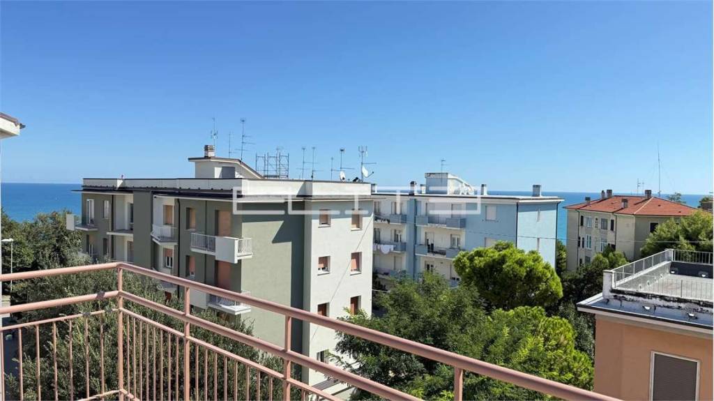 appartamento in vendita ad Ancona in zona Adriatico