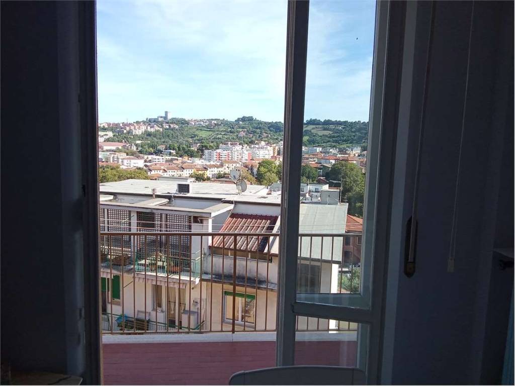 appartamento in vendita ad Ancona in zona Vallemiano