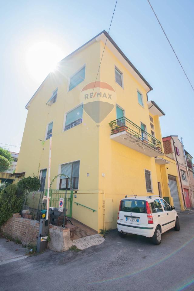 appartamento in vendita ad Ancona in zona Palombare