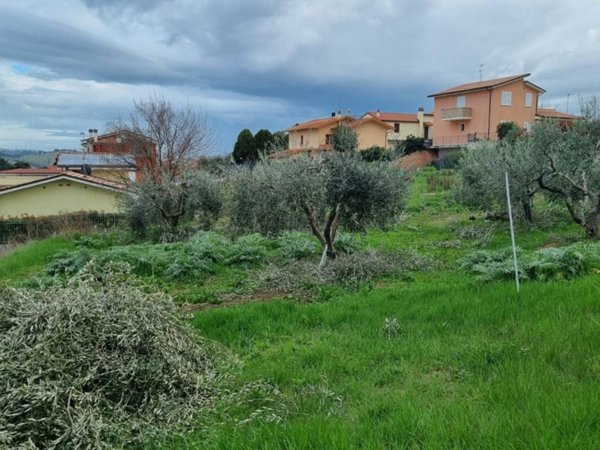 terreno edificabile in vendita ad Ancona in zona Candia