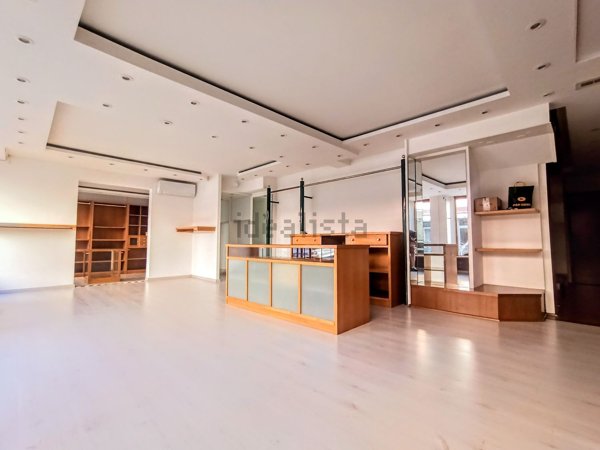 locale commerciale in vendita ad Ancona in zona Passetto