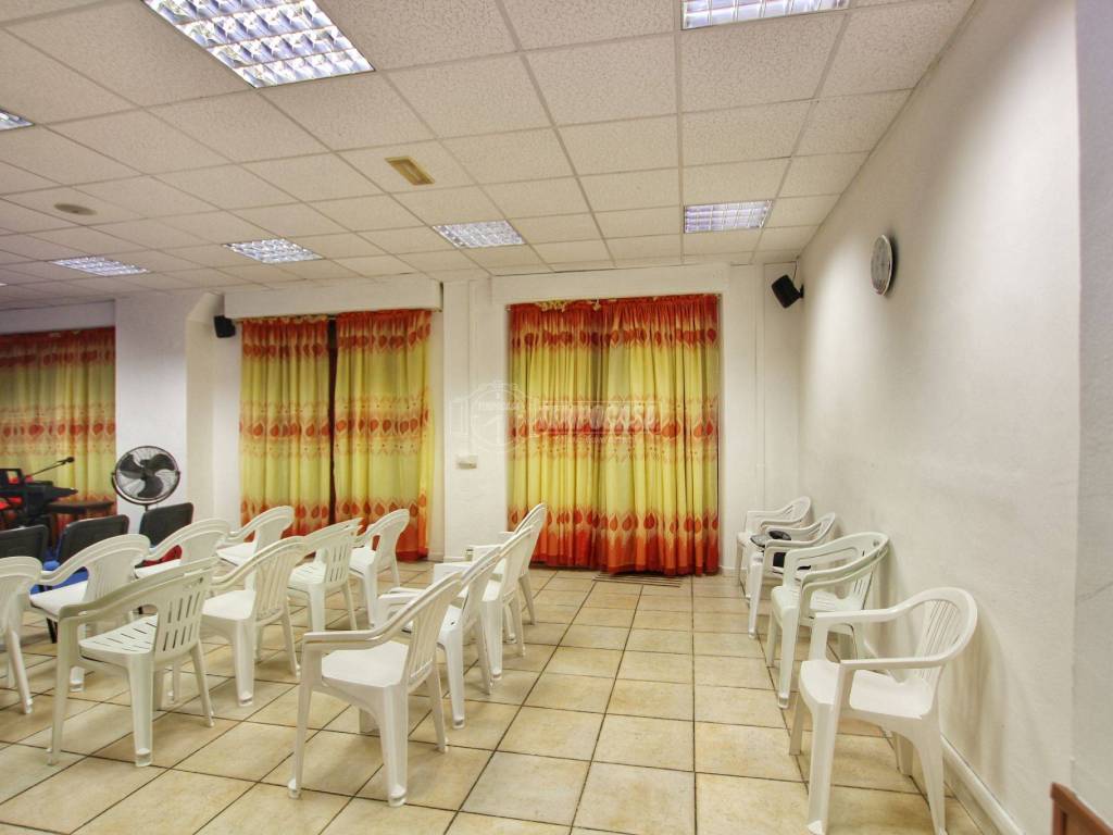 negozio in vendita ad Ancona in zona Piano San Lazzaro