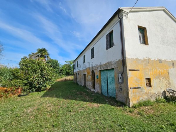 casale in vendita ad Ancona in zona Piano San Lazzaro