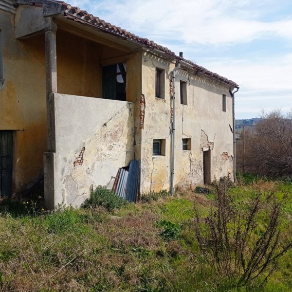 casale in vendita ad Ancona in zona Torrette