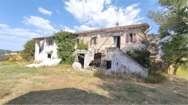 casa indipendente in vendita ad Ancona in zona Sappanico