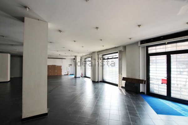 locale commerciale in vendita ad Ancona in zona Montirozzo