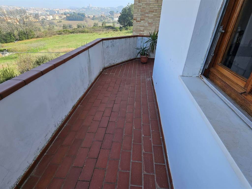 appartamento in vendita ad Ancona in zona Posatora