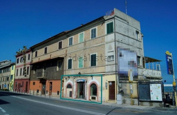 negozio in vendita ad Ancona in zona Torrette