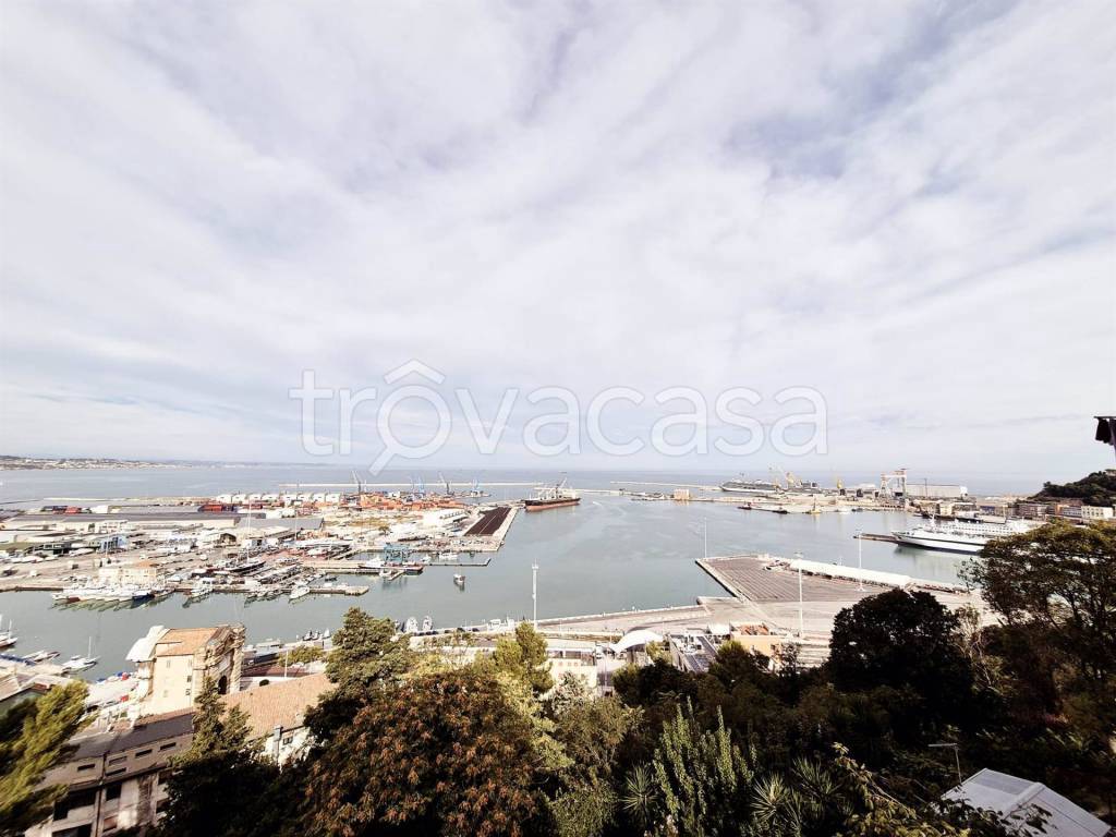 appartamento in vendita ad Ancona in zona Piano San Lazzaro