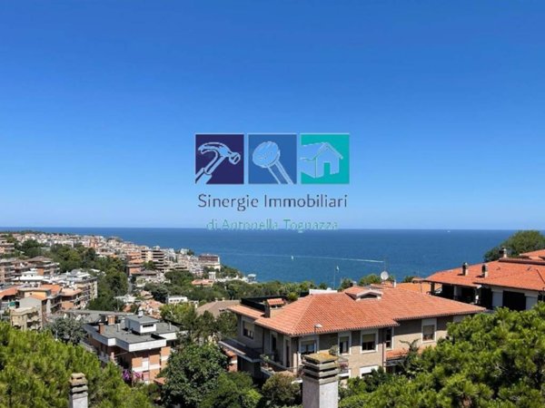appartamento in vendita ad Ancona in zona Adriatico