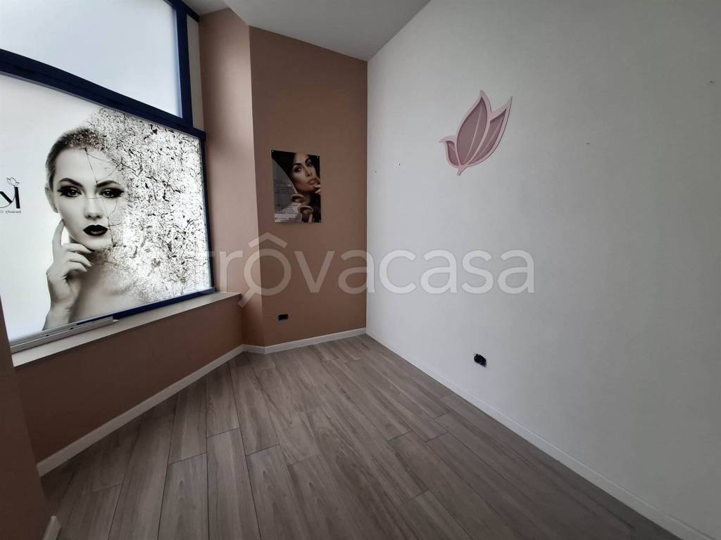 negozio in vendita ad Ancona in zona Collemarino