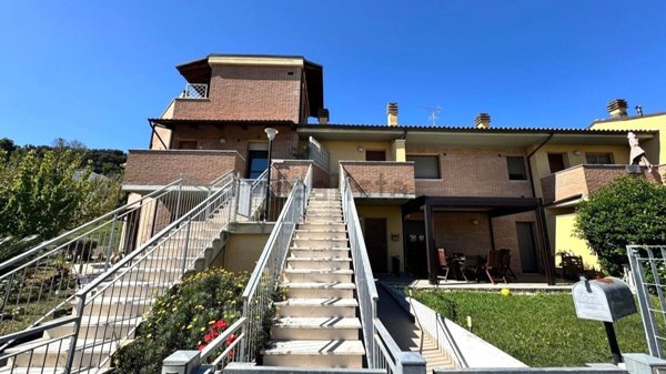 appartamento in vendita ad Ancona in zona Varano