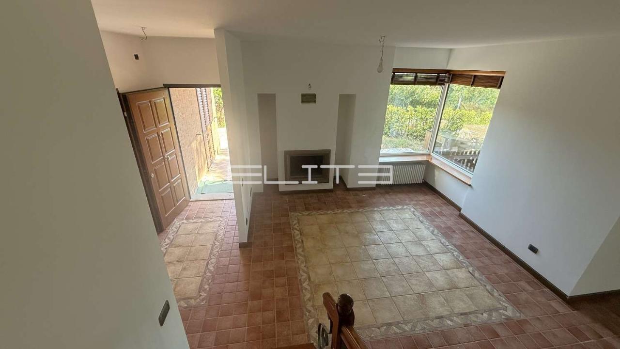 casa indipendente in vendita ad Ancona in zona Candia