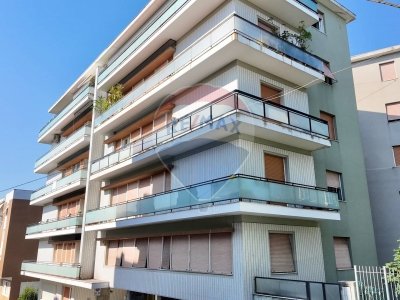 appartamento in vendita ad Ancona in zona Adriatico