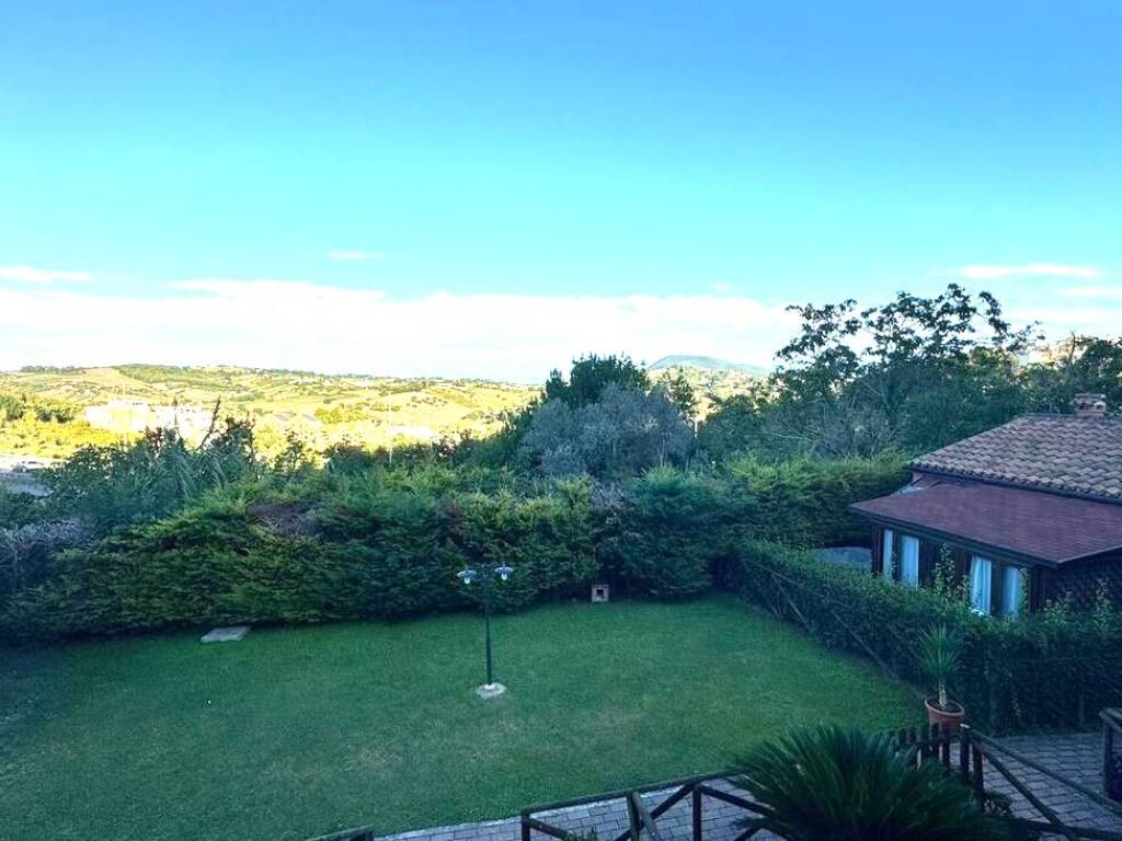 appartamento in vendita ad Ancona in zona Piano San Lazzaro