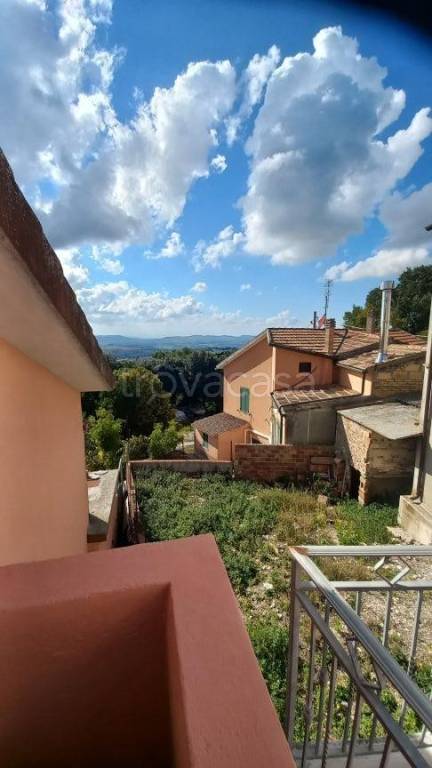 casa indipendente in vendita ad Ancona in zona Poggio d'Ancona