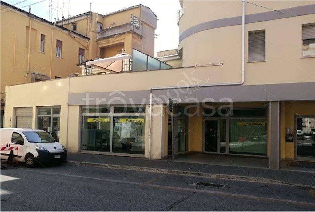 negozio in vendita ad Ancona in zona Piano San Lazzaro