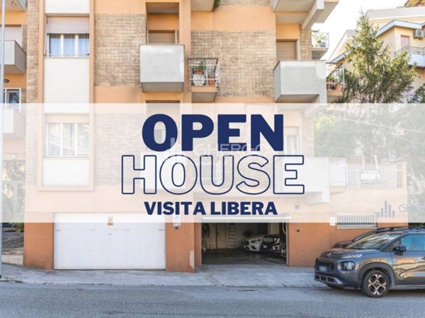 appartamento in vendita ad Ancona in zona Pietra La Croce