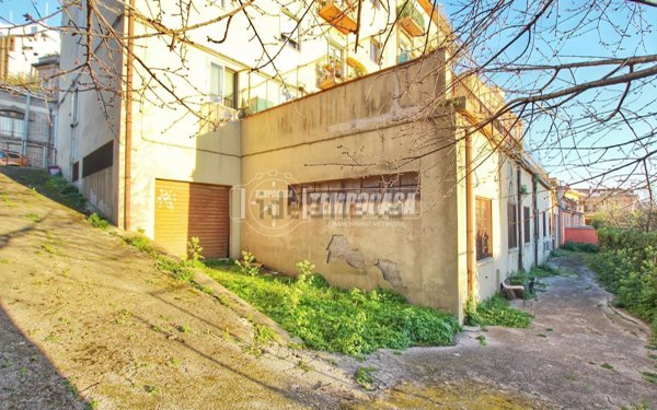locale di sgombero in vendita ad Ancona in zona Montirozzo