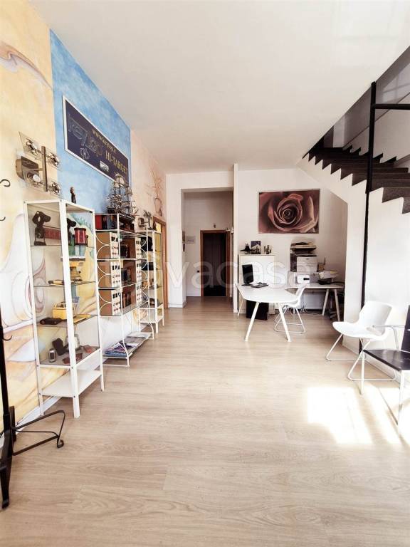 ufficio in vendita ad Ancona in zona Vallemiano