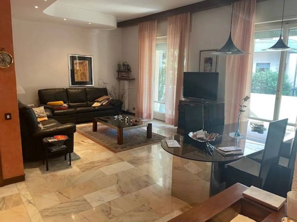 appartamento in vendita ad Ancona in zona Adriatico