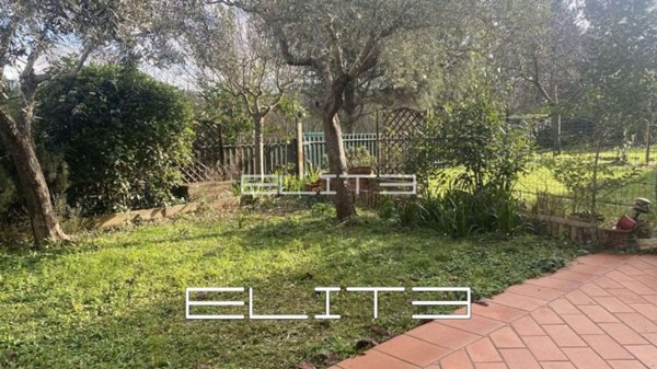 casa indipendente in vendita ad Ancona in zona Piano San Lazzaro