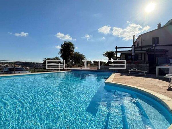 casa indipendente in vendita ad Ancona in zona Aspio di Ancona