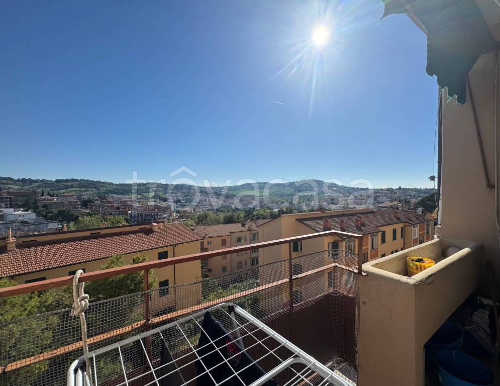 appartamento in vendita ad Ancona in zona Piano San Lazzaro