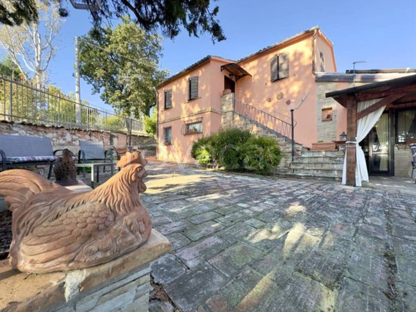 casa indipendente in vendita ad Ancona in zona Piano San Lazzaro