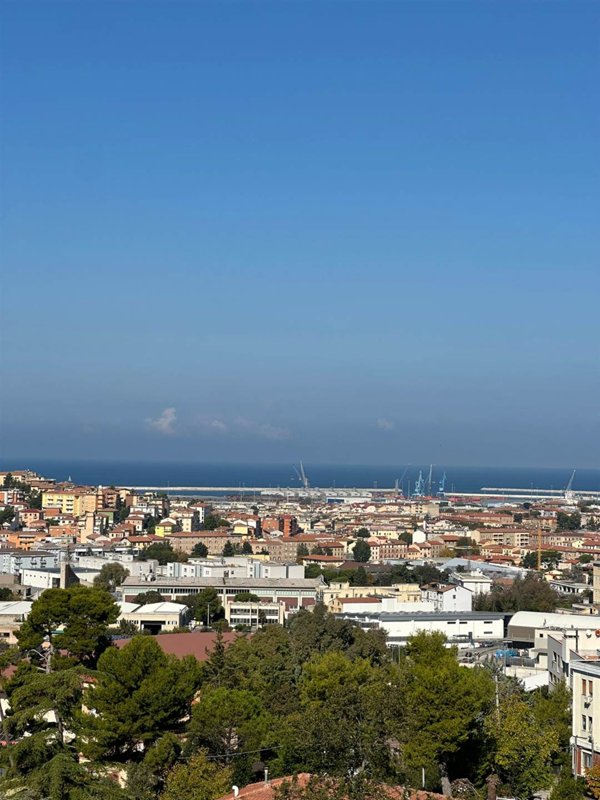 appartamento in vendita ad Ancona in zona Piano San Lazzaro