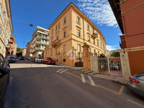 appartamento in vendita ad Ancona in zona Adriatico