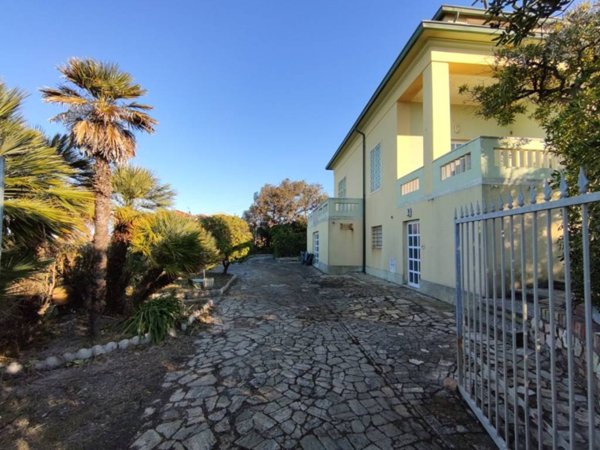 casa indipendente in vendita ad Ancona in zona Torrette