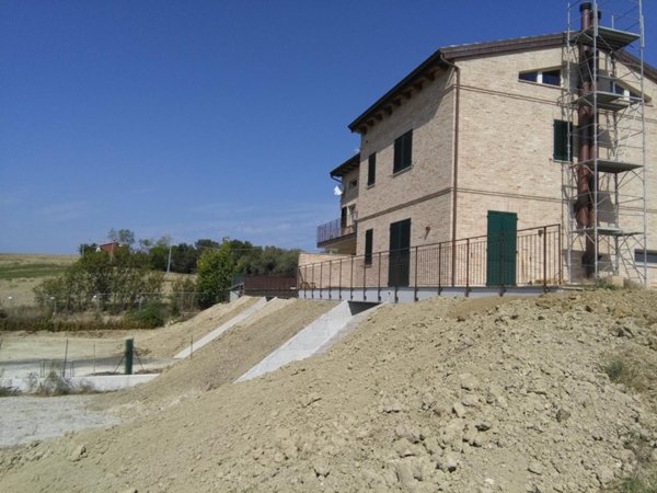 casa indipendente in vendita ad Ancona in zona Piano San Lazzaro