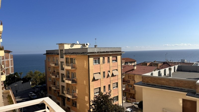 appartamento in vendita ad Ancona in zona Adriatico