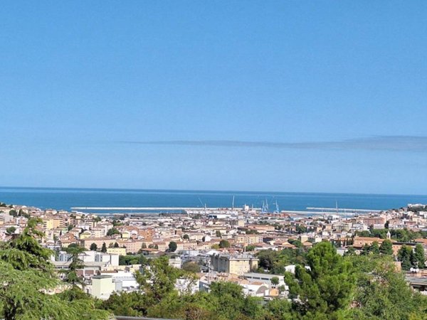 appartamento in vendita ad Ancona in zona Tavernelle
