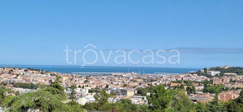 appartamento in vendita ad Ancona in zona Piano San Lazzaro