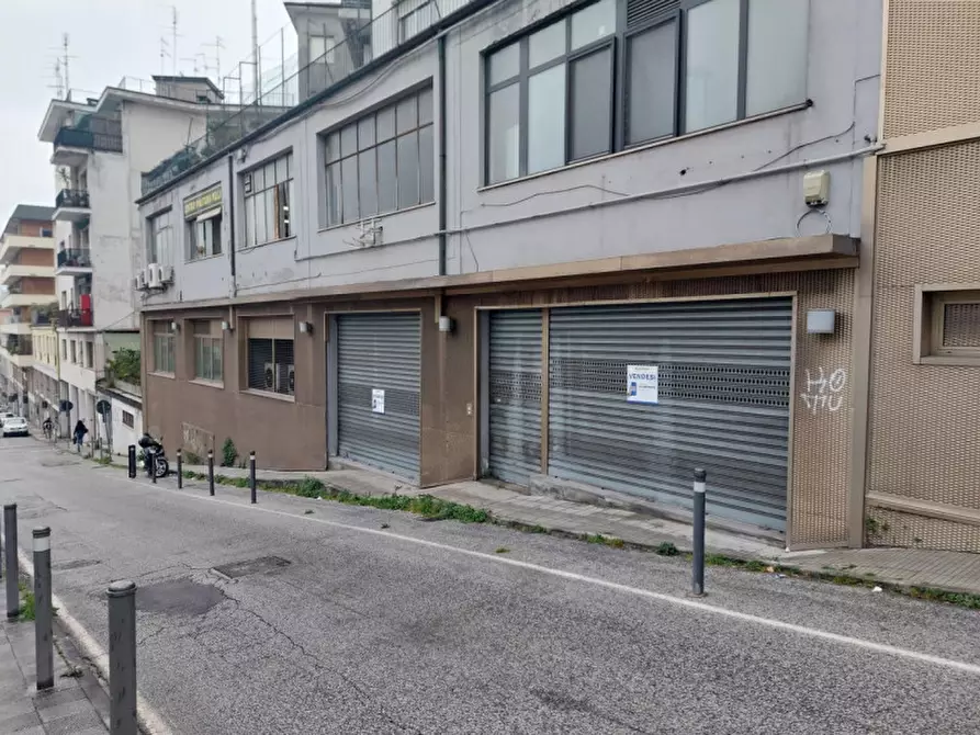 negozio in vendita ad Ancona in zona Vallemiano